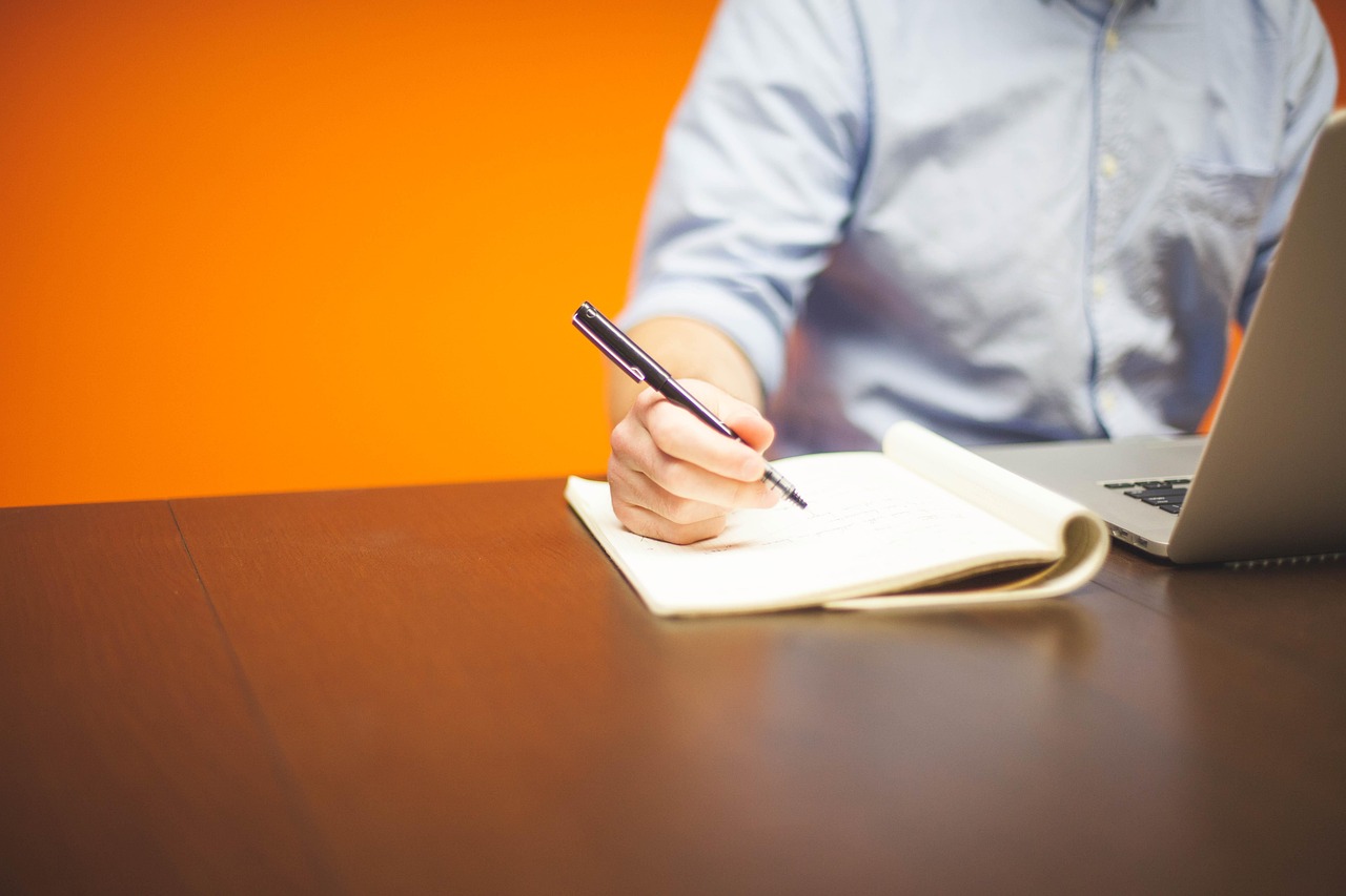 découvrez comment élaborer facilement un budget pour votre startup : étapes clés, outils pratiques et conseils pour optimiser la gestion financière et assurer la croissance de votre jeune entreprise.